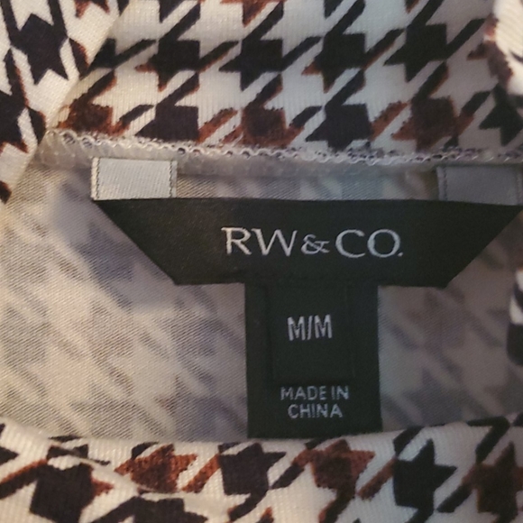 Cute RW&Co houndstooth top - Picture 2 of 3